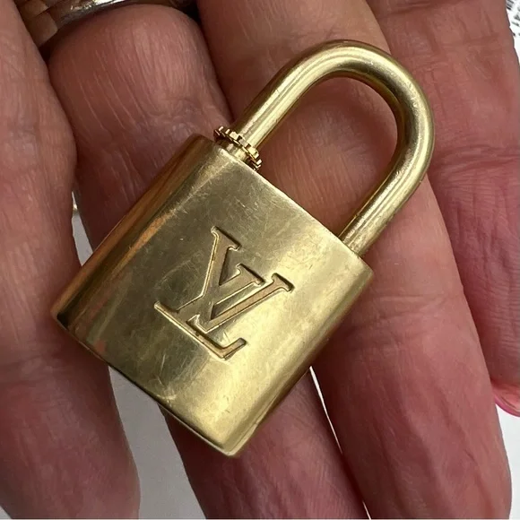 Authentic Louis Vuitton Brass Lock #317 No Key with After Market Box Chain 24” - Picture 3 of 15